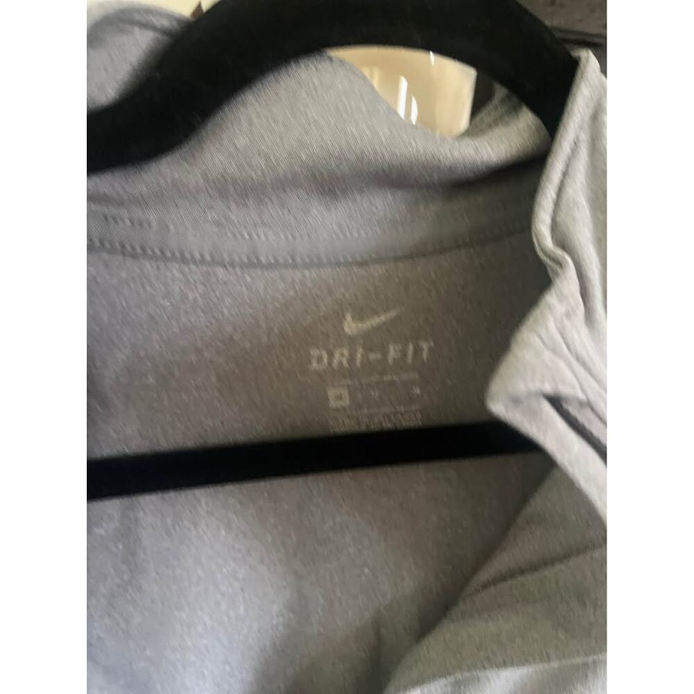 Women’s Nike Dri-FIT 1/4 Zip Pullover Long Sleeves Thumbhole Gray Medium Running - Picture 6 of 8